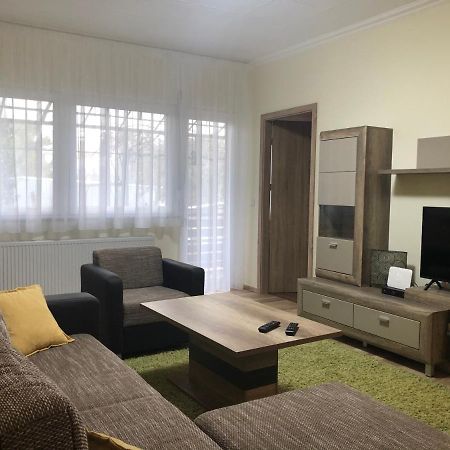 Galeria Deluxe Apartman Mezőkövesd Buitenkant foto