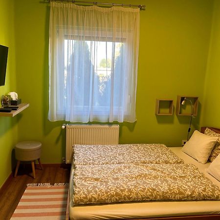 Galeria Deluxe Apartman Mezőkövesd Buitenkant foto