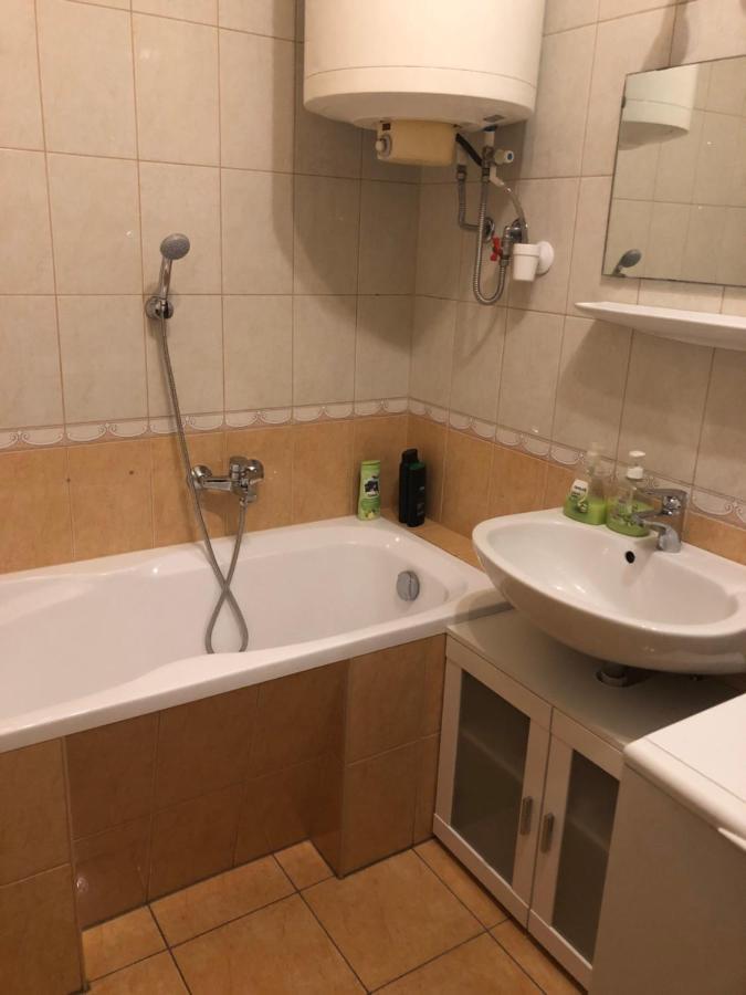 Galeria Deluxe Apartman Mezőkövesd Buitenkant foto