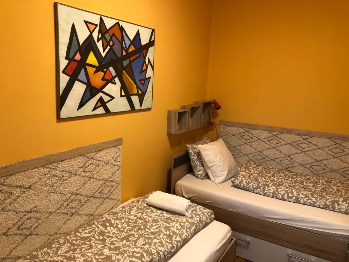 Galeria Deluxe Apartman Mezőkövesd Buitenkant foto