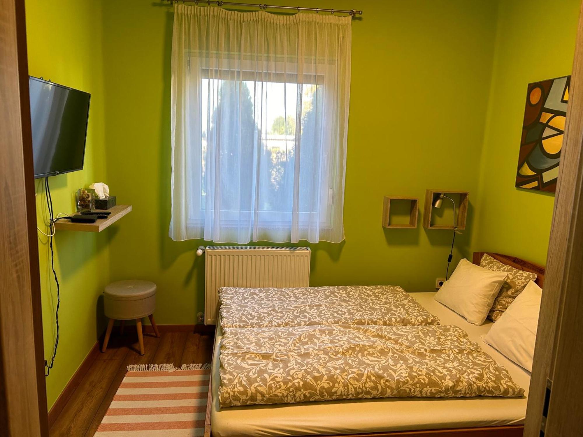 Galeria Deluxe Apartman Mezőkövesd Buitenkant foto